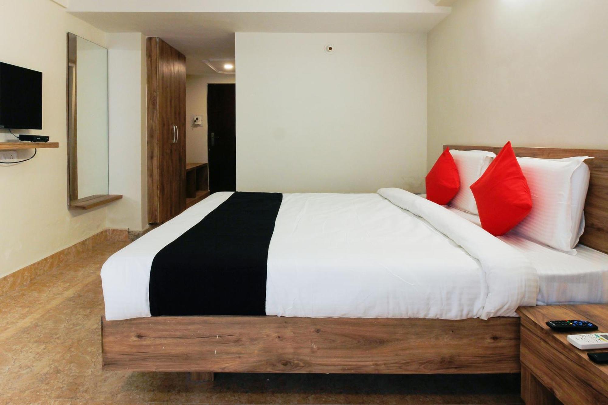 Capital O Sri Suprabhat Grand Near Kachiguda Railway Station Hyderabad Exterior photo